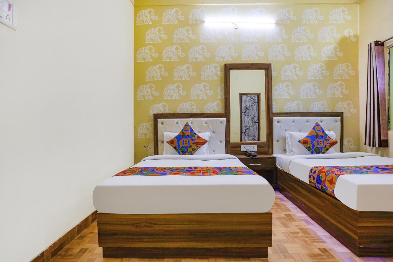 Fabhotel Shivam Palace Benares Buitenkant foto