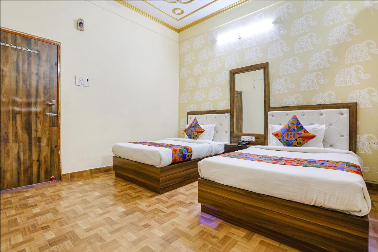 Fabhotel Shivam Palace Benares Buitenkant foto