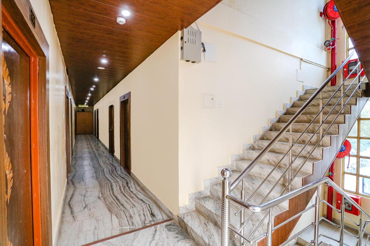 Fabhotel Shivam Palace Benares Buitenkant foto