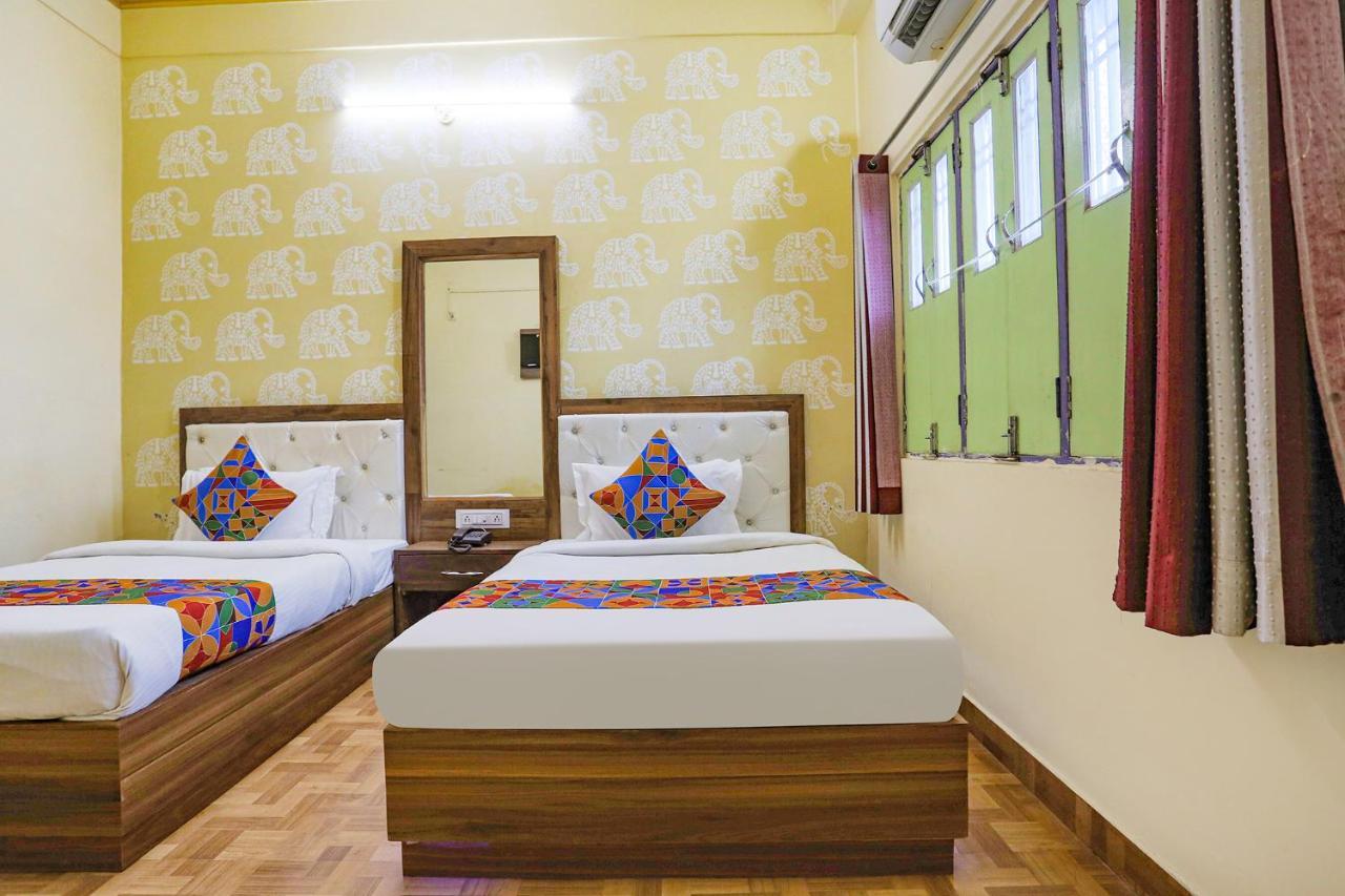Fabhotel Shivam Palace Benares Buitenkant foto