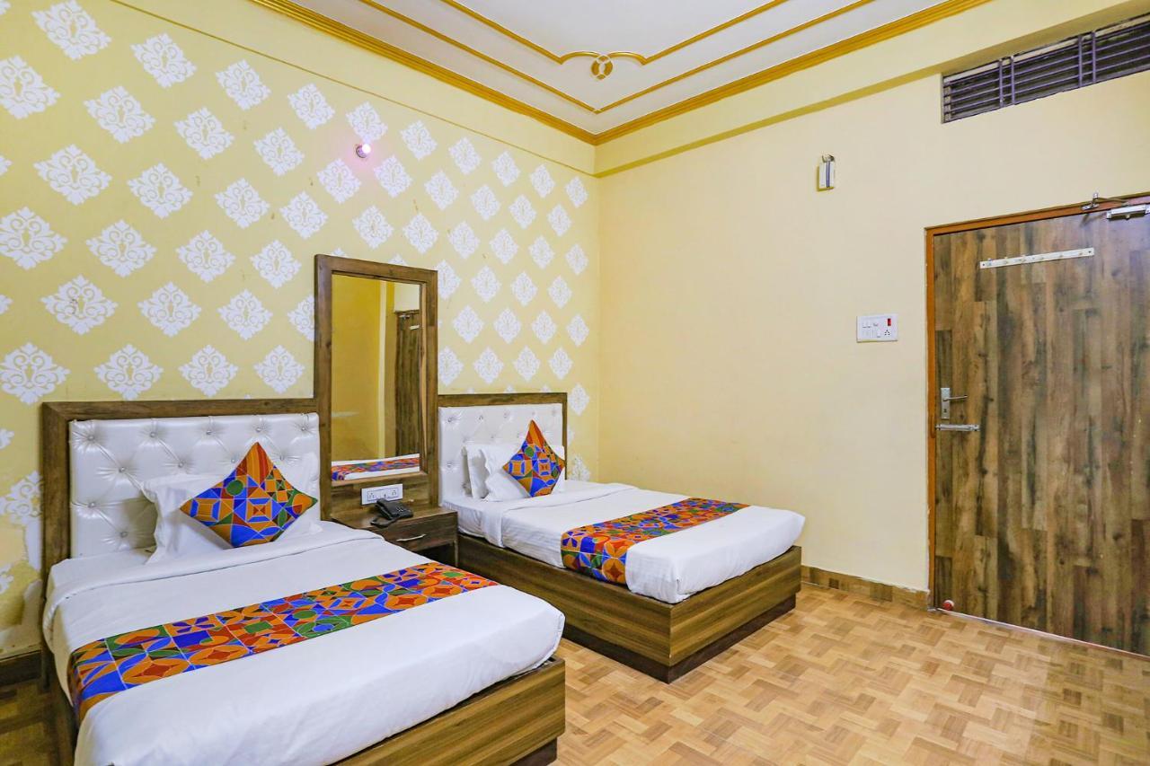 Fabhotel Shivam Palace Benares Buitenkant foto