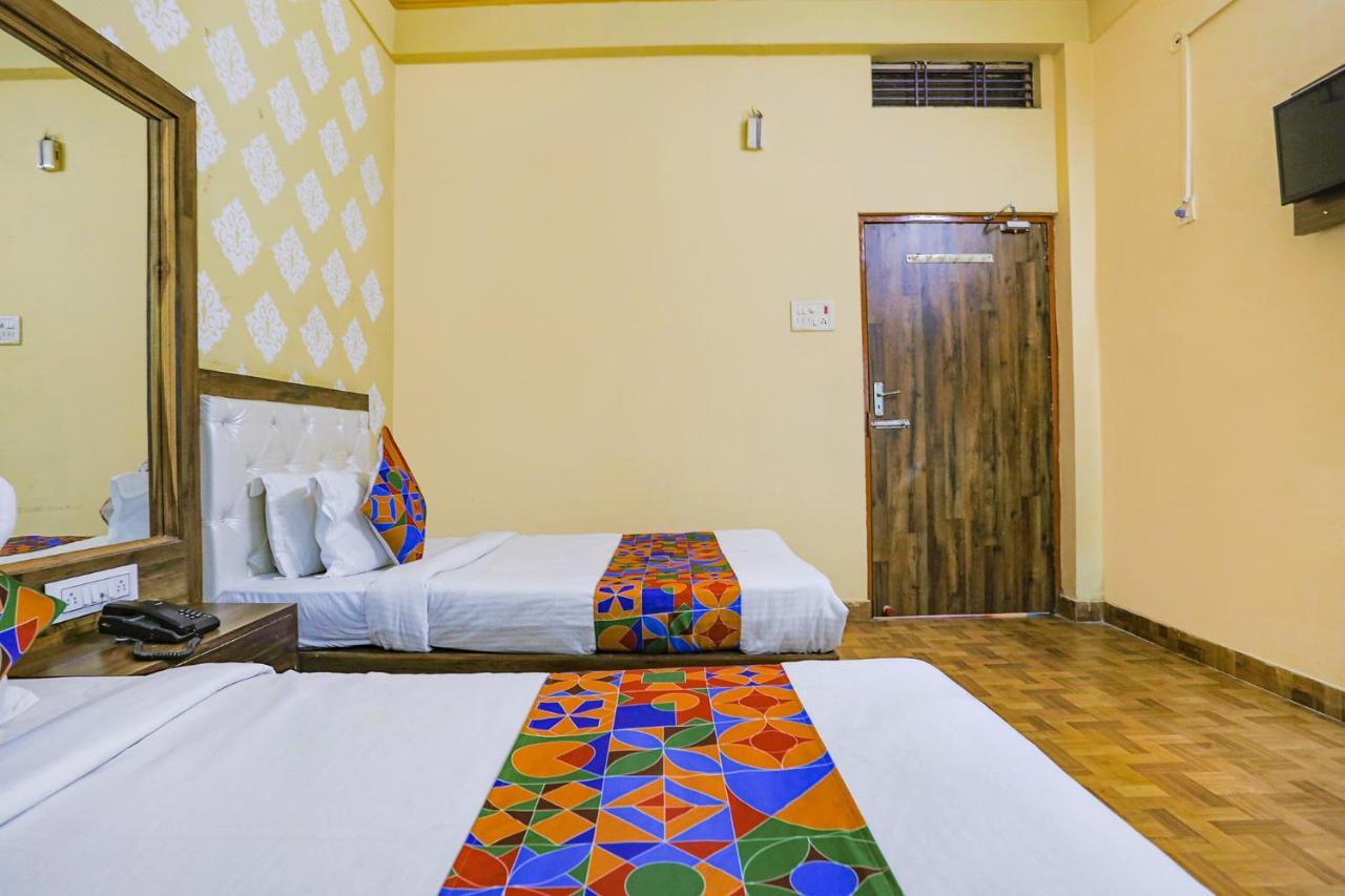 Fabhotel Shivam Palace Benares Buitenkant foto