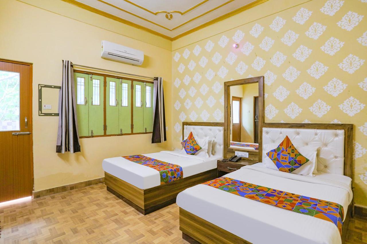 Fabhotel Shivam Palace Benares Buitenkant foto
