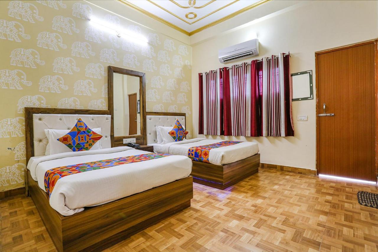 Fabhotel Shivam Palace Benares Buitenkant foto