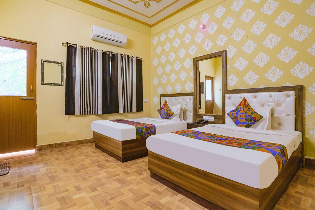 Fabhotel Shivam Palace Benares Buitenkant foto