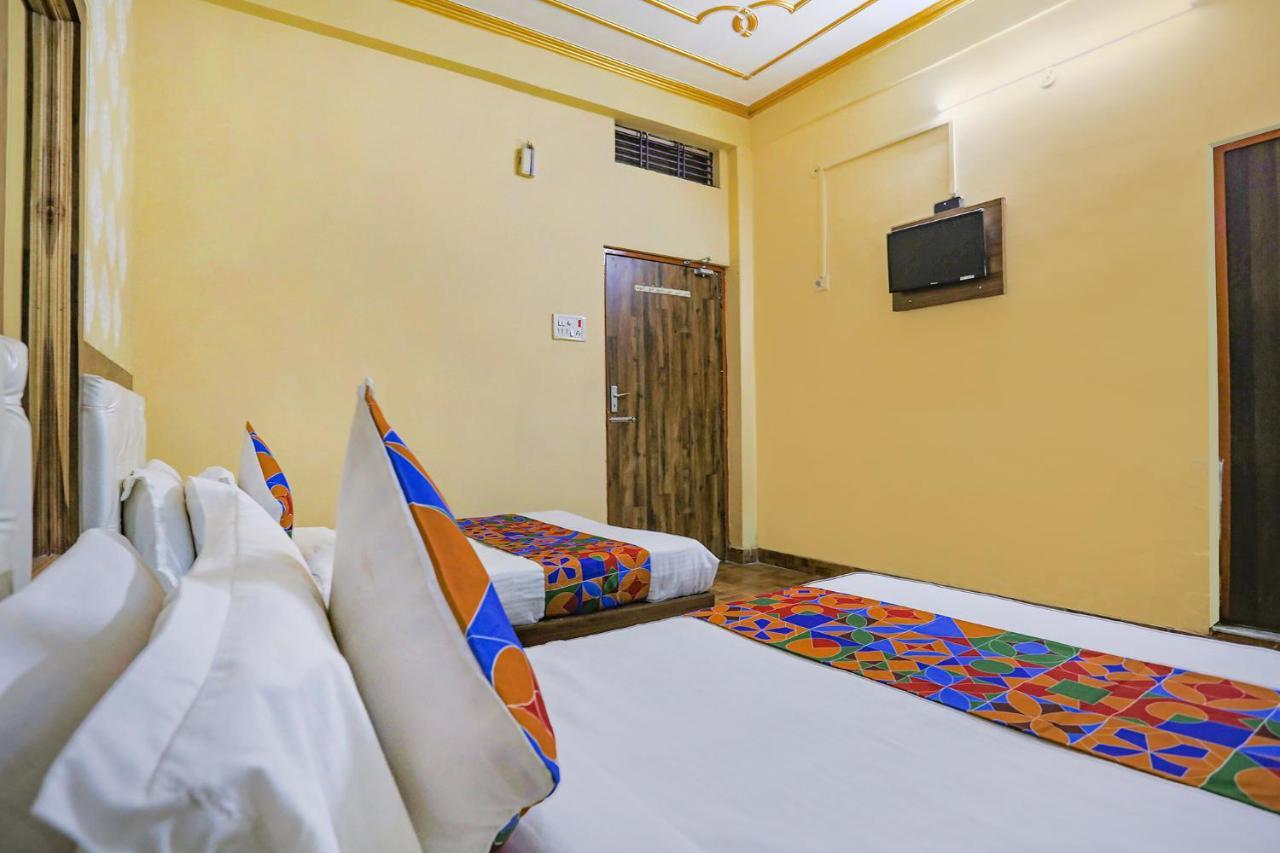 Fabhotel Shivam Palace Benares Buitenkant foto