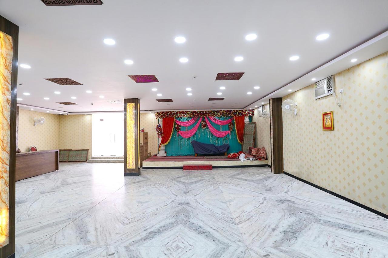 Fabhotel Shivam Palace Benares Buitenkant foto