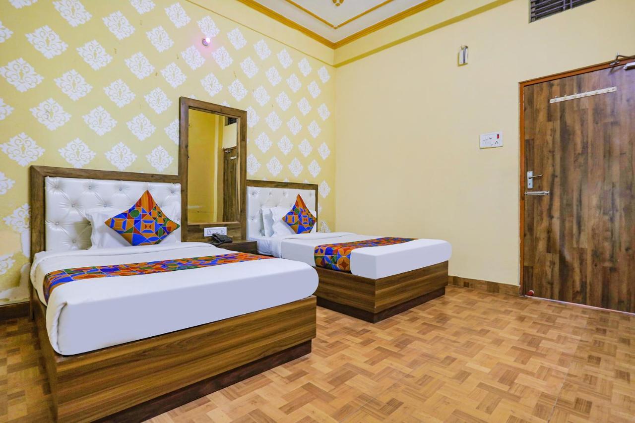 Fabhotel Shivam Palace Benares Buitenkant foto