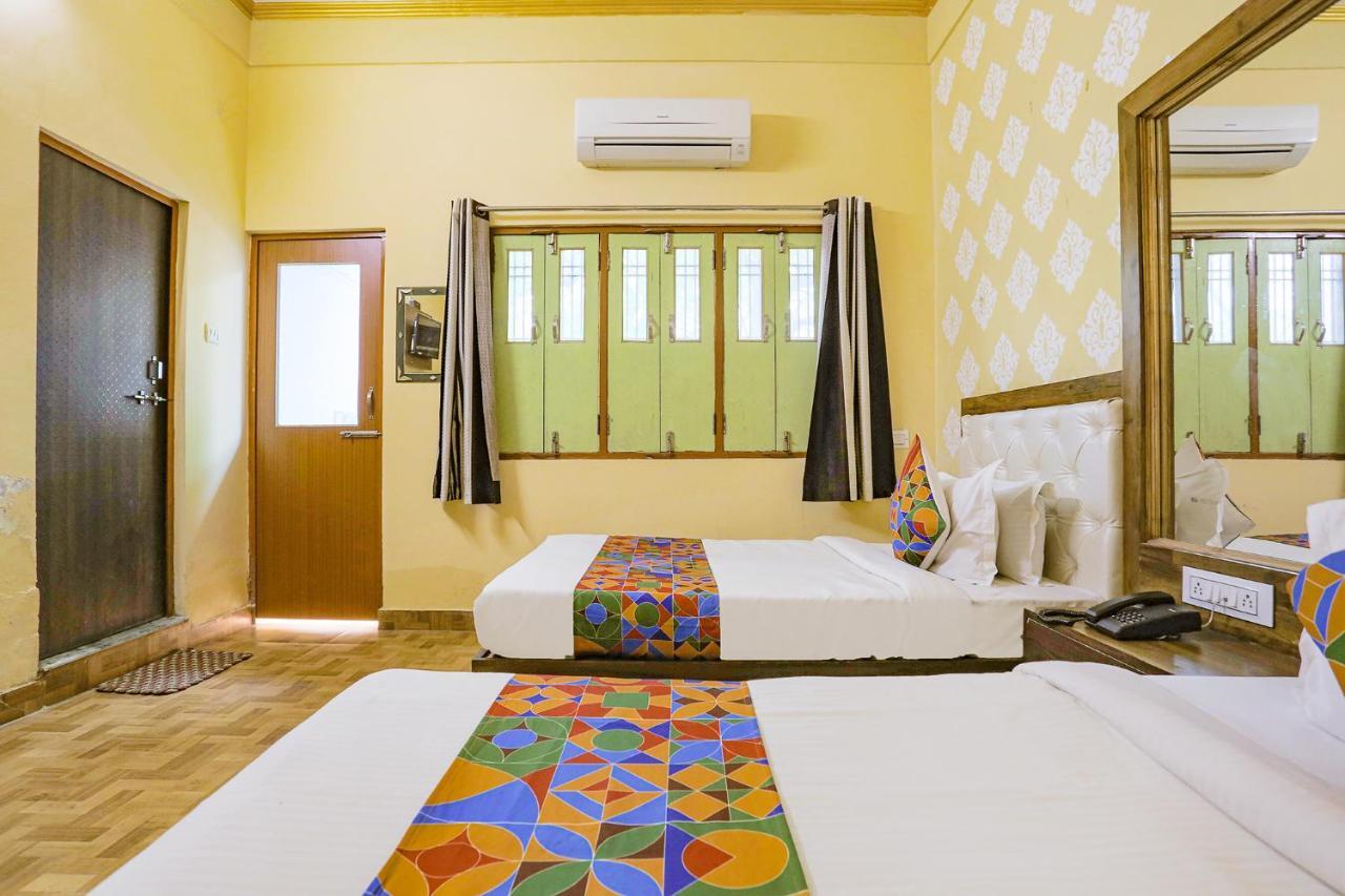 Fabhotel Shivam Palace Benares Buitenkant foto